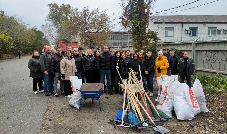 stolichni-energetiki-pribrali-ponad-20-kubiv-smittya-v-mezhah-osinnogo-misyachnika-blagoustroyu-1