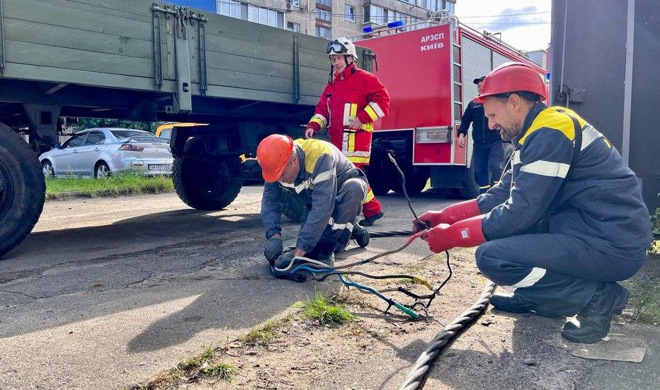 energetiki-kiyeva-provodyat-spilni-trenuvannya-iz-ryatuvalnimi-sluzhbami-stolici-dlya-pidgotovki-do-vsih-viklikiv-opalyuvalnogo-sezonu-3