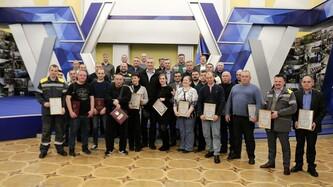 derzhava-ta-misto-vidznachili-pracivnikiv-dtek-kijivski-elektromerezhi-do-dnya-energetika